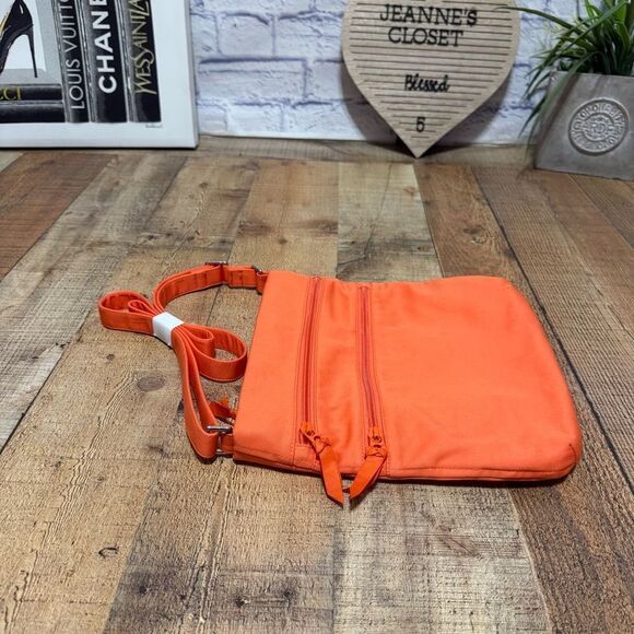NWT Vera Bradley Triple Zip Hipster In Orange Bell Pepper - Picture 11 of 14
